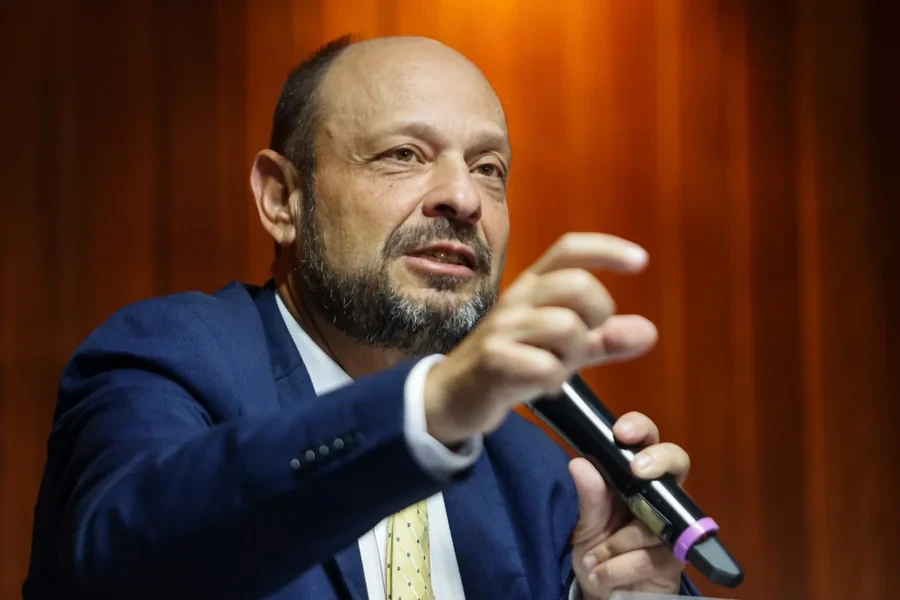 CPMI retoma trabalhos com depoimento do presidente do INSS. Acompanhe