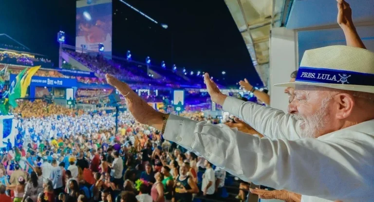 Governo vê mais danos políticos do que jurídicos com desfile sobre Lula