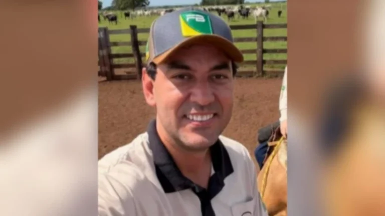 Um dia antes de matar filho, secretário postou família por IA: “Minha vida”