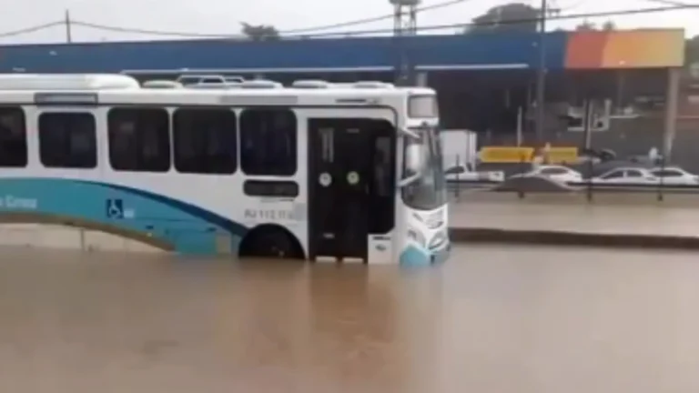 Temporal deixa Região Metropolitana do Rio com rodovia interditada