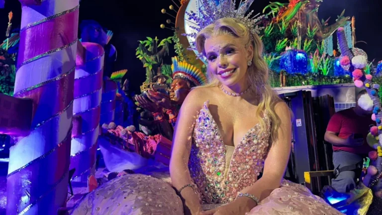 Atriz leva figurino original de “Wicked” para desfile no Carnaval de SP