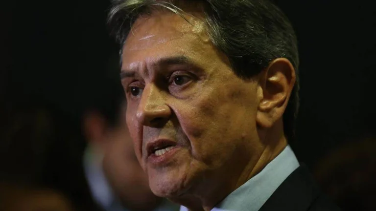 Moraes reduz pena de Roberto Jefferson e mantém prisão domiciliar