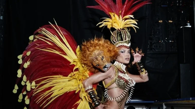 Jaquelline Grohalski tem problema com fantasia e reage: “Mau olhado”