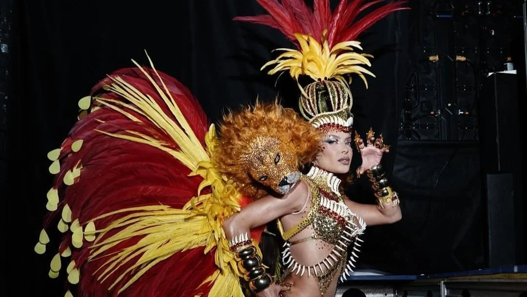 Jaquelline Grohalski tem problema com fantasia e reage: 