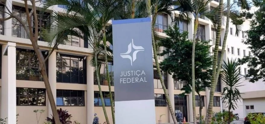 Parlamentares pedem para Justiça barrar desfile em homenagem à Lula