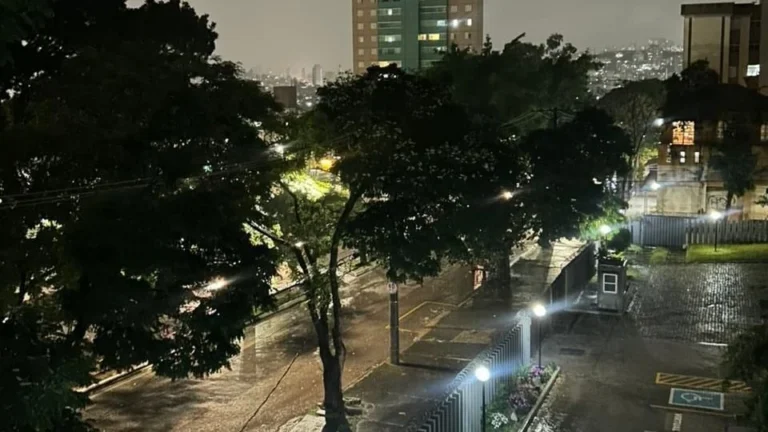 Belo Horizonte enfrenta mais um episódio de chuvas nesta terça-feira (31)