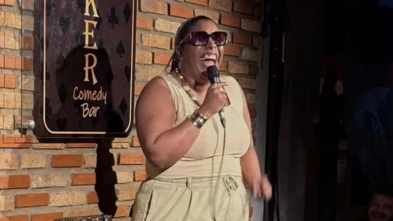 Comediante cega denuncia tentativa de beijo à força após show em São Paulo