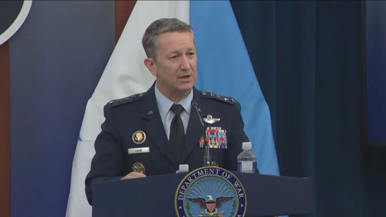 EUA têm “superioridade aérea” sobre o Irã, afirma Dan Caine