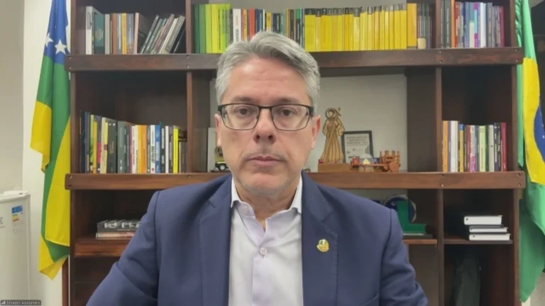 Caso Master está infiltrado em todos os Poderes, diz Alessandro Vieira