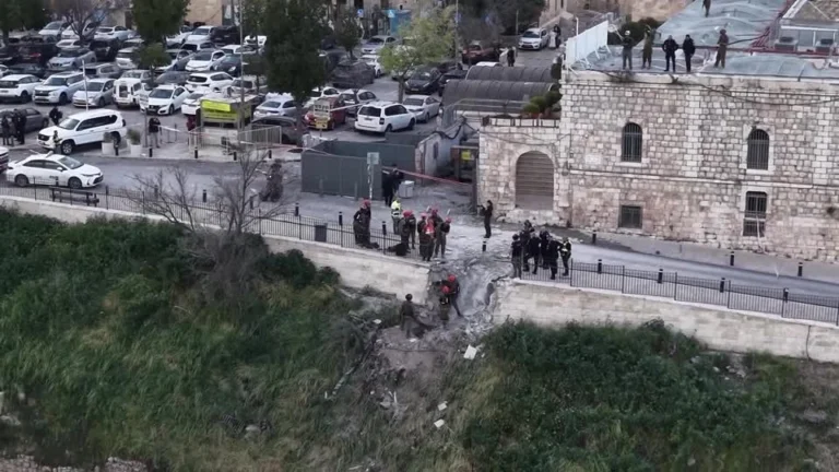 Fragmento de míssil do Irã deixa um ferido na Cidade Velha de Jerusalém