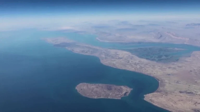 EUA anunciam ataque a instalações de mísseis do Irã no Estreito de Ormuz