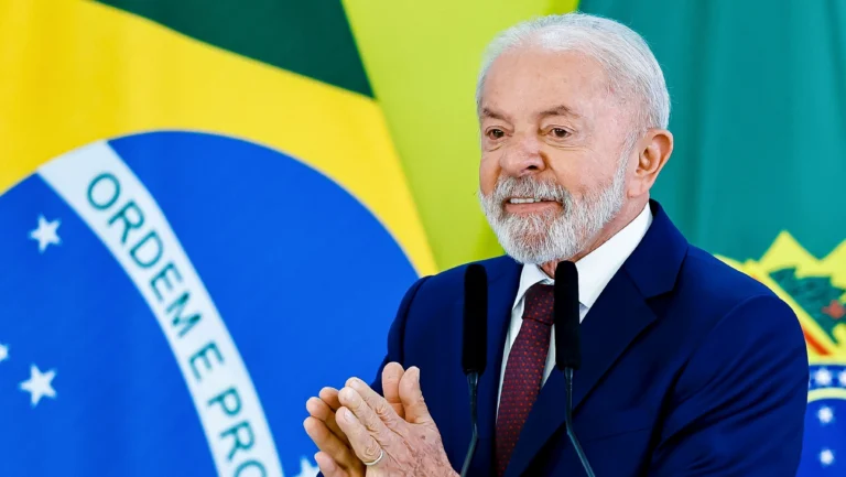 Lula lidera cenários de 1º turno, aponta Real Time Big Data