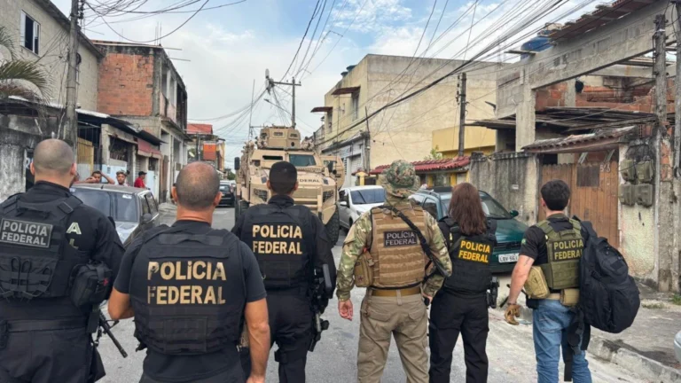 PF e PM realizam operação contra fraudes em benefícios e tráfico no RJ