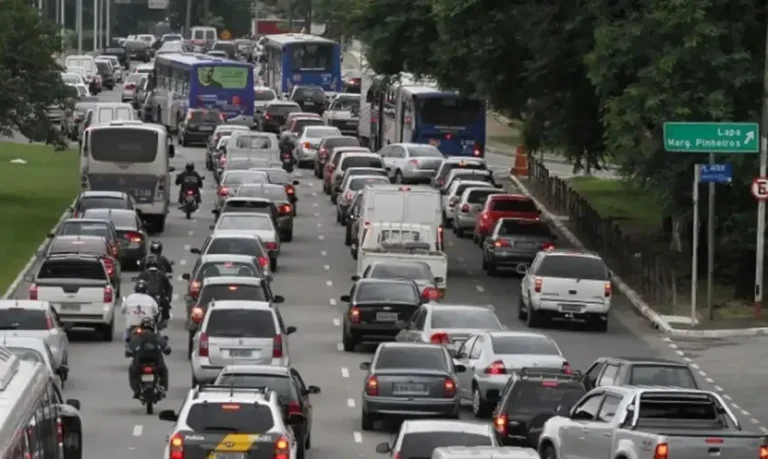 SP registra recorde de congestionamento na manhã desta quinta-feira (12)