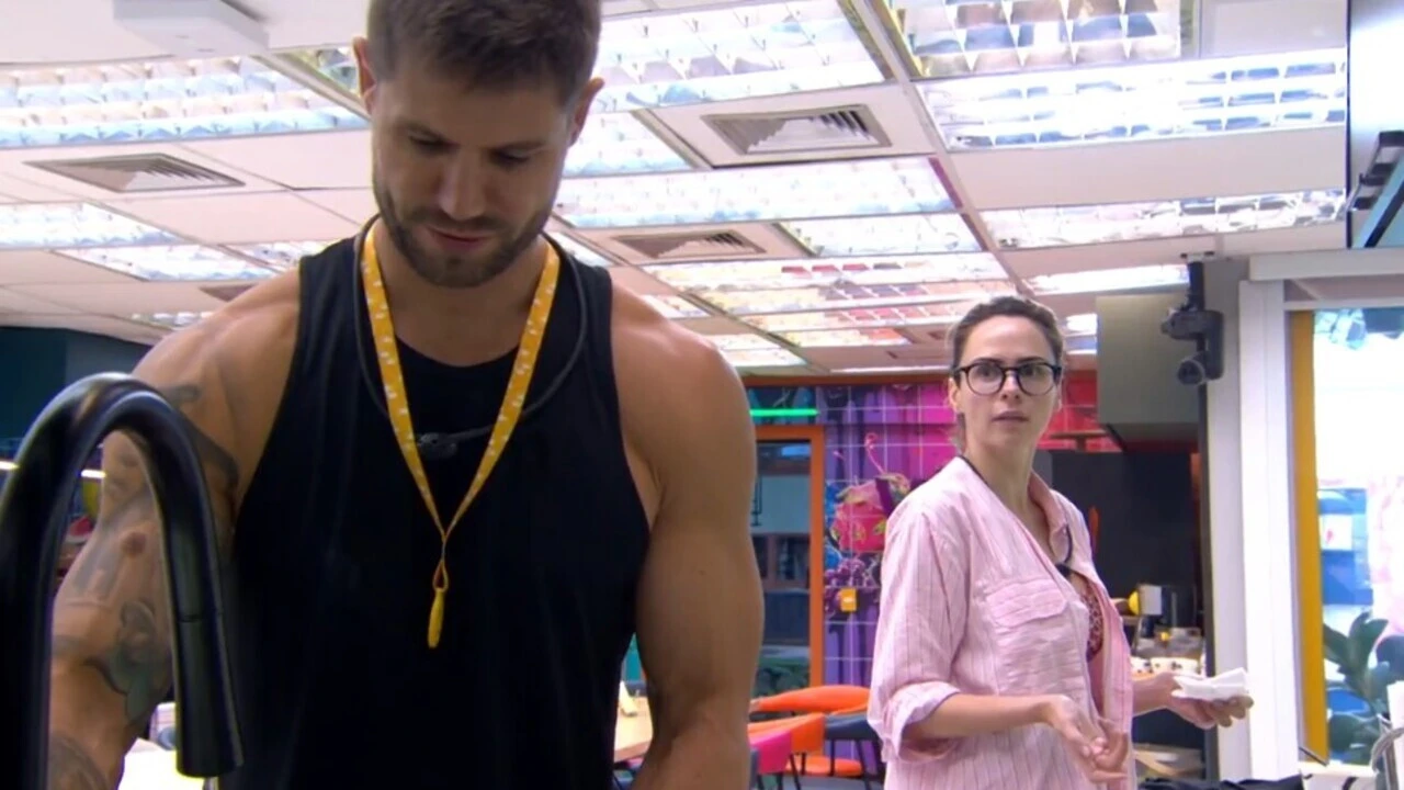 BBB 26: Ana Paula rebate Jonas após cantoria de Cowboy: 