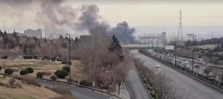 Hospital de Teerã é esvaziado após explosões nas proximidades, diz OMS