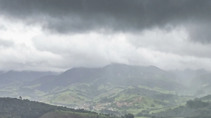 Quatro estados em alerta vermelho para temporais; veja como fica previsão
