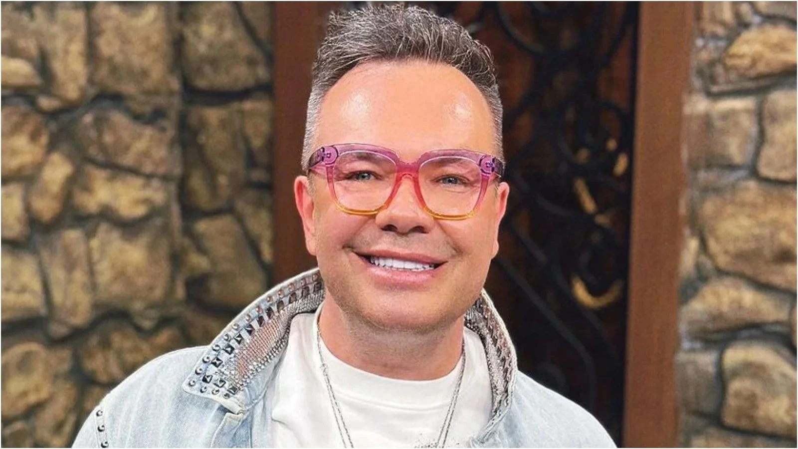 Felipeh Campos fala pela primeira vez sobre internação por dengue