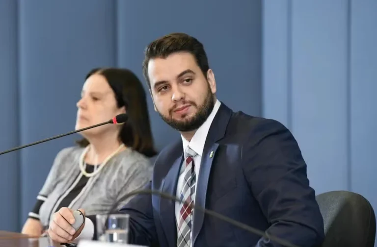 Defesa de Filipe Martins pede ao STF suspensão de transferência