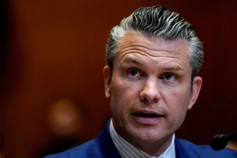 Hegseth: EUA estão trabalhando para combater o bloqueio da internet no Irã