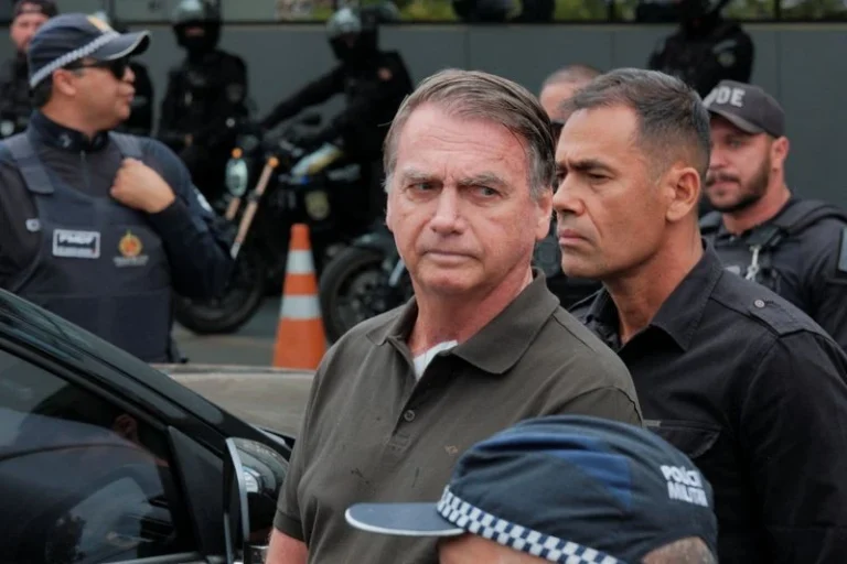 Bolsonaro pede a Moraes alterar data de visita de assessor de Trump