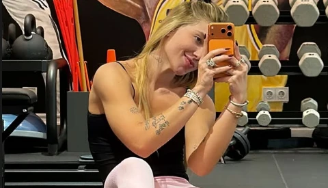 Vini Jr. dá tênis antiestresse para Virginia; veja