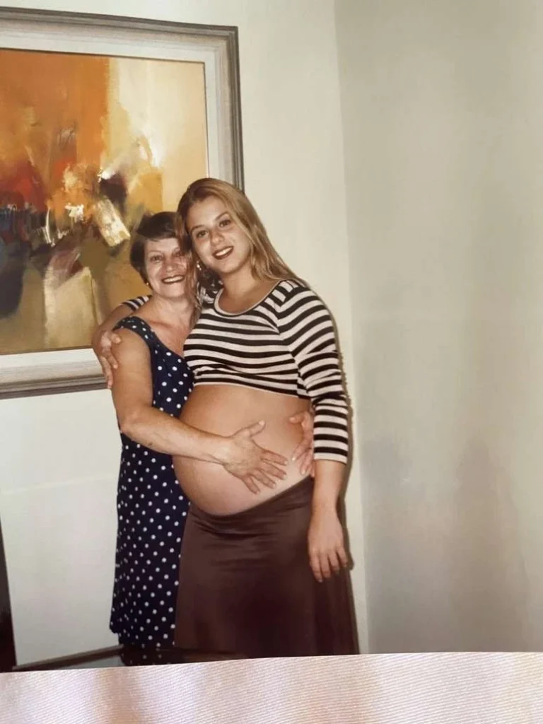 Poliana Rocha viraliza com foto de antes das plásticas