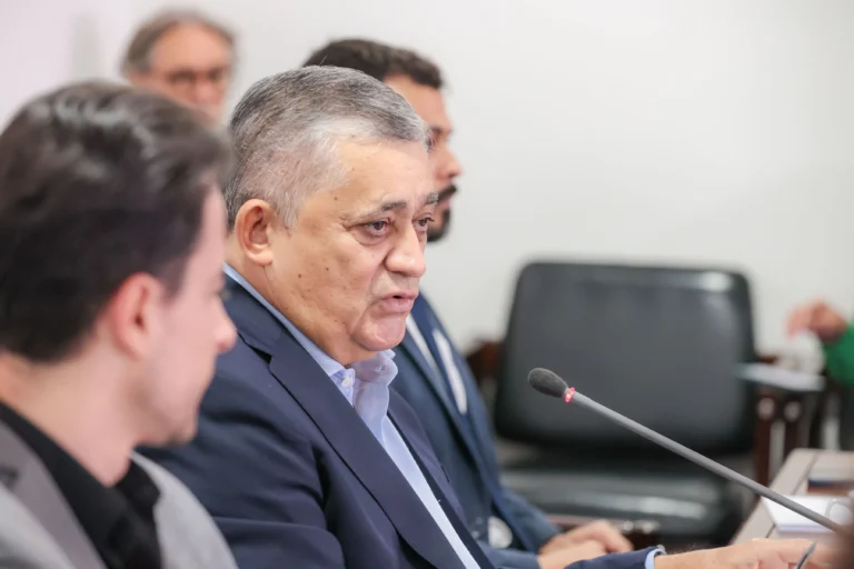 Guimarães sugere aumentar endividamento para “salvar economia popular”
