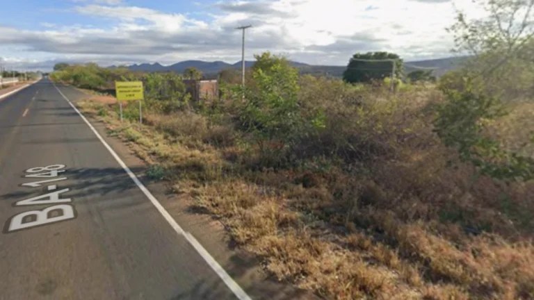 Colisão frontal entre carros deixa sete mortos em rodovia na Bahia