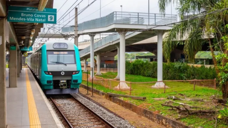 Falha em trecho da Linha 9-Esmeralda causa lentidão no transporte em SP