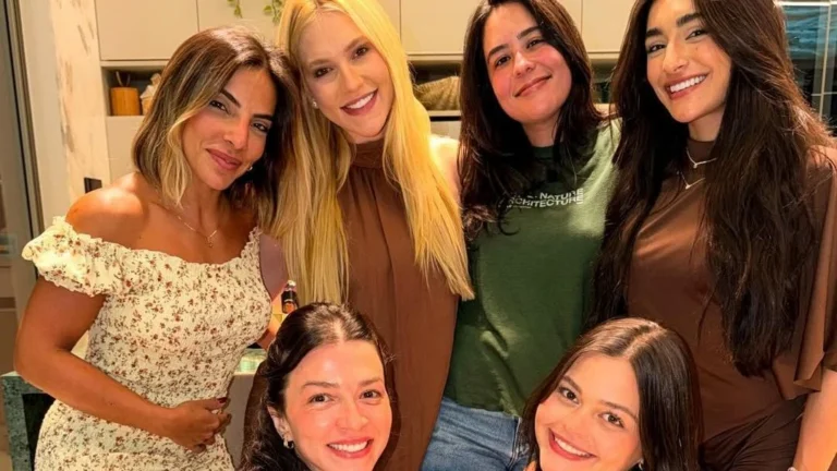 Virginia faz tatuagem inusitada com grupo de amigas; entenda o significado