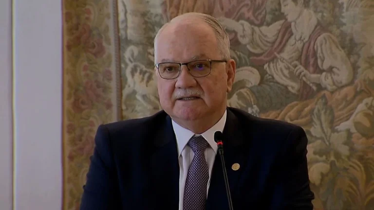 Após CPI, Fachin repudia pedido de indiciamento de ministros do STF