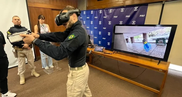 PRF usa simulador virtual para treinar uso de arma de choque
