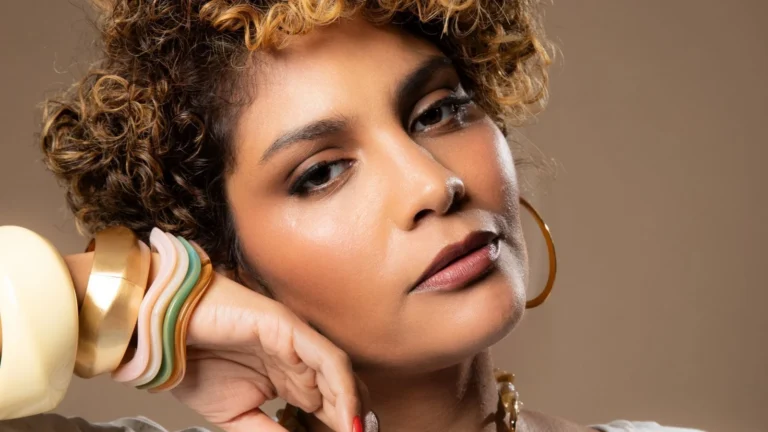 “Tira o peso do silêncio”, diz Bárbara Reis sobre diagnóstico de lipedema