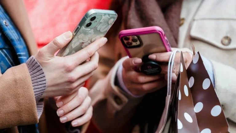 Polícia apura golpe do “falso vômito” para roubar celulares em ônibus de SP