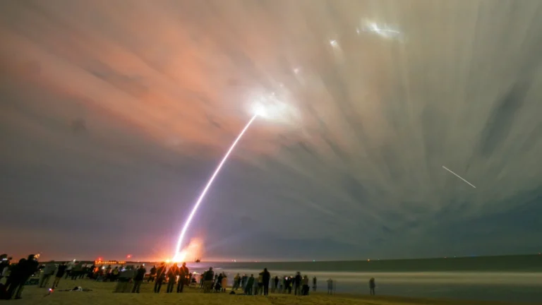 Blue Origin lança foguete pela 1ª vez com propulsor reutilizado