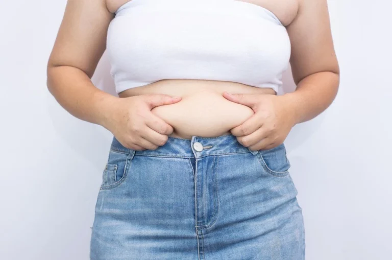 Qual a diferença de desinchar e emagrecer? Especialistas explicam