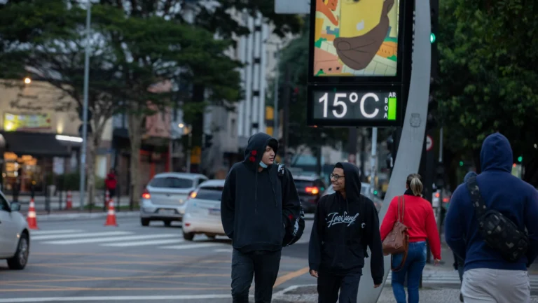 Frente fria chega a SP com chuvas e queda de temperatura
