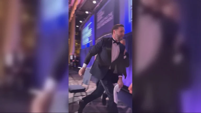 Veja momento em que JD Vance é retirado de jantar após ataque a tiros