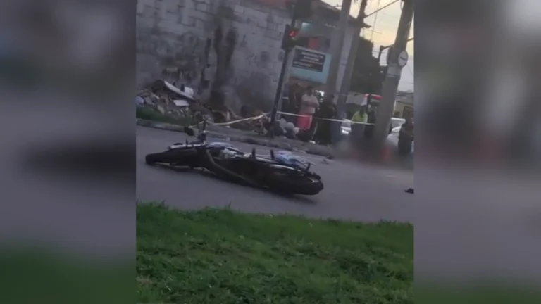 Moto ocupada por quatro pessoas se envolve em acidente e duas morrem em MG