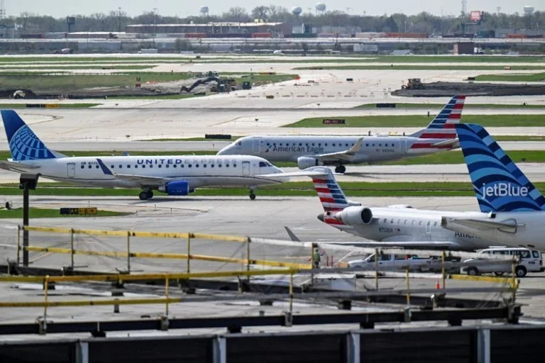 Trump diz que não gosta de possível fusão entre United e American Airlines
