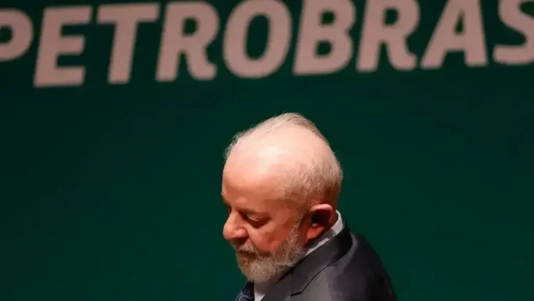 Petrobras não tem que pensar só em si, mas sim no Brasil, diz Lula