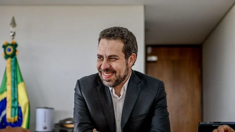 Boulos diz que há “terrorismo econômico” nas discussões sobre a escala 6×1
