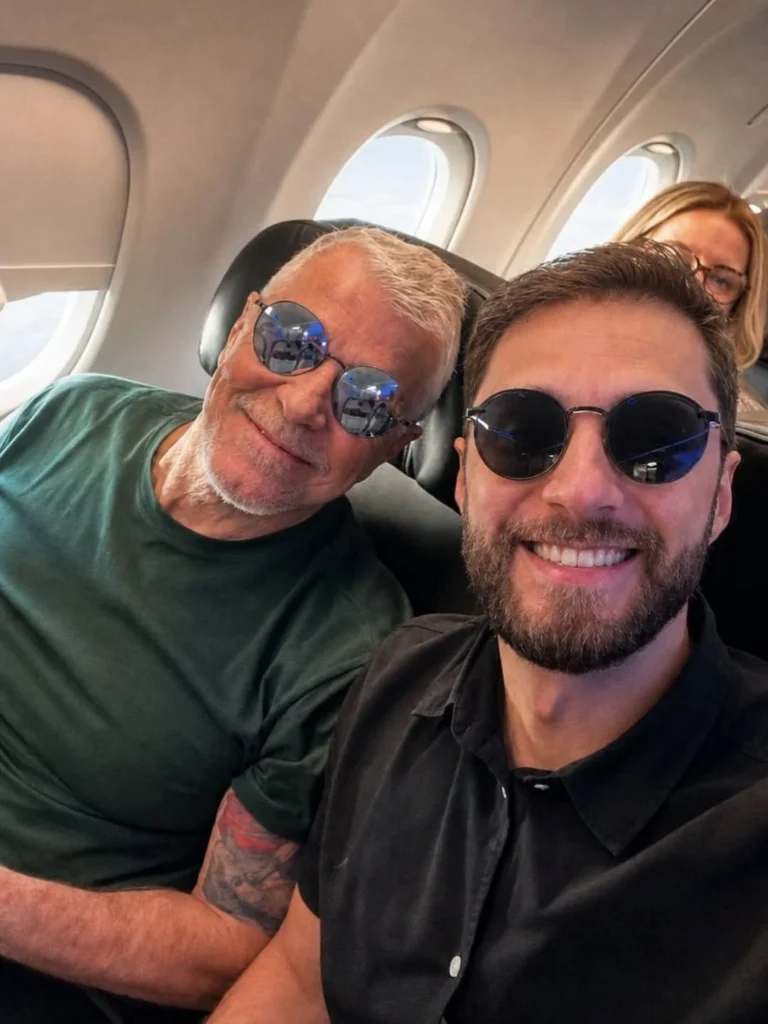 Miguel Falabella chama a atenção de namorado ao comentar foto sem camisa
