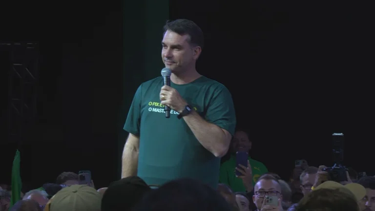 PT faz ofensiva contra Flávio enquanto bolsonaristas tentam conter danos