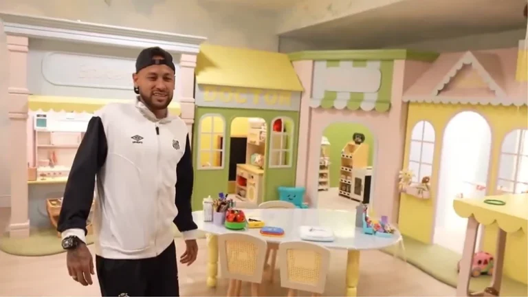 Neymar impressiona ao mostrar brinquedoteca das filhas em mansão: É tipo a Disney