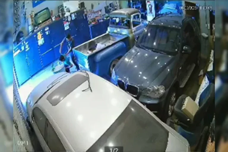 Câmeras flagram momento em que funcionário mata patrão em oficina. Veja vídeo
