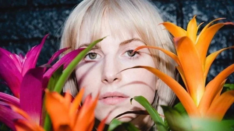 Hayley Williams fala sobre sua primeira turnê solo: “Me transformou”