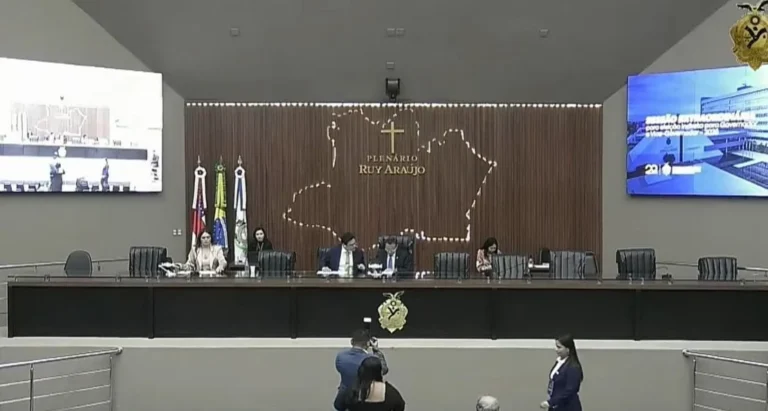 Roberto Cidade é eleito novo governador do Amazonas em eleição indireta