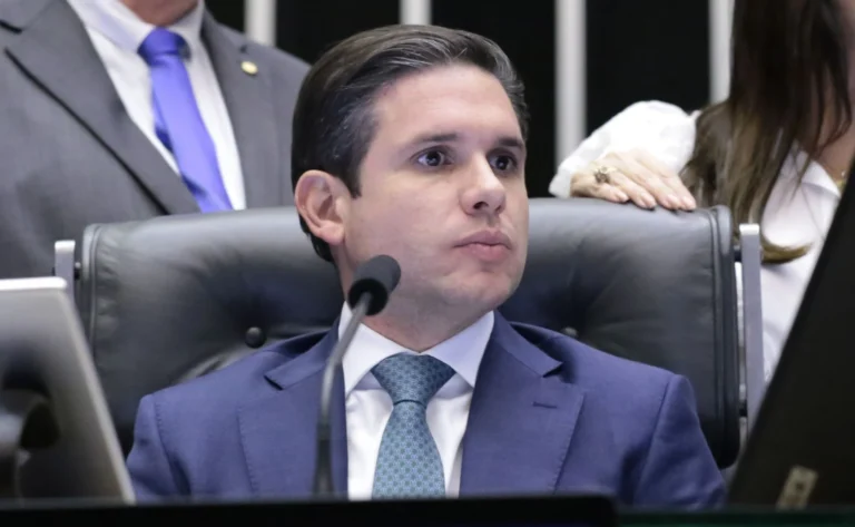 Hugo diz ter buscado ministros a pedido de Celina em prol de ajuda ao BRB